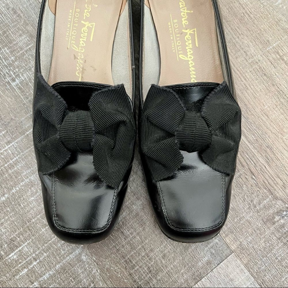 SALVATORE FERRAGAMO tuxedo bow flats. - Picture 2 of 7